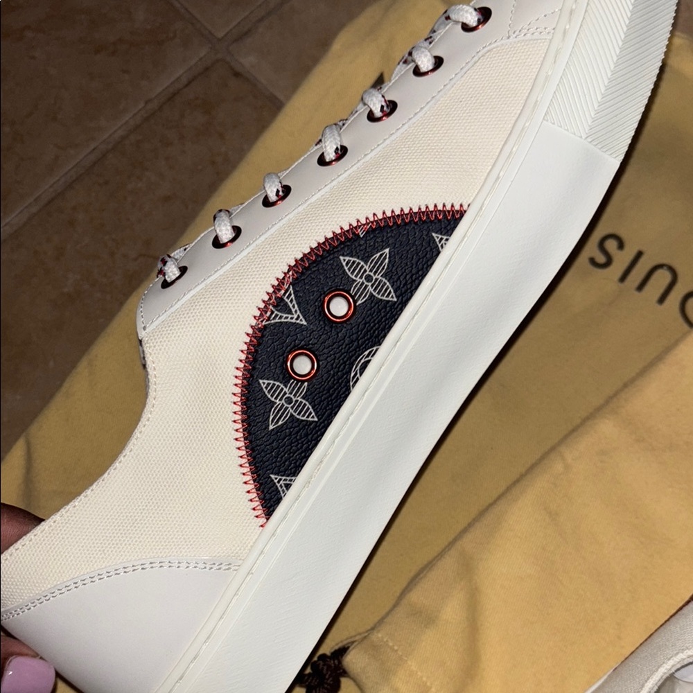 🎉Louis Vuitton White Men's Sneakers👟 - Picture 2 of 7